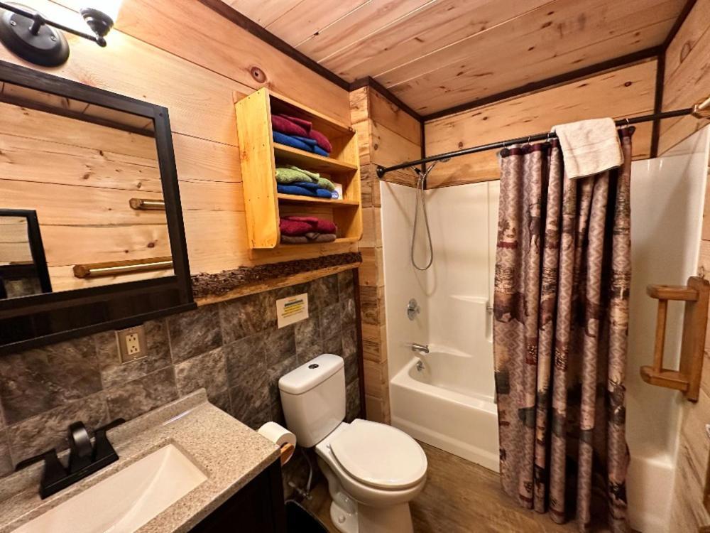 Best Bear Lodge & Campground Irons Buitenkant foto