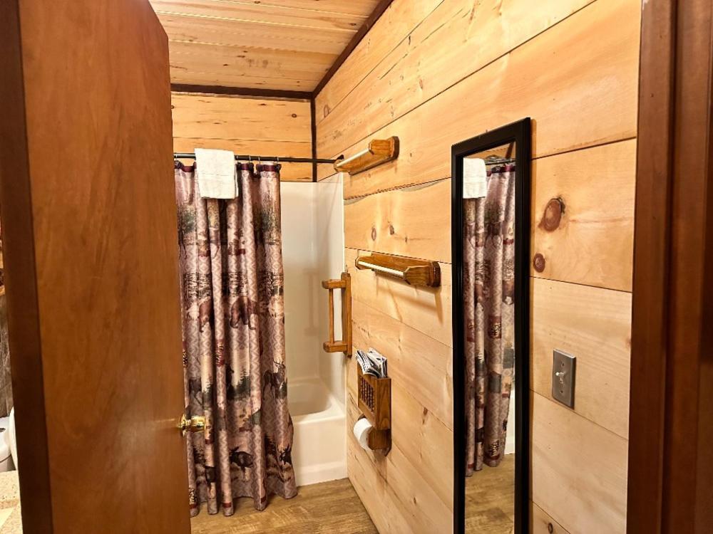 Best Bear Lodge & Campground Irons Buitenkant foto