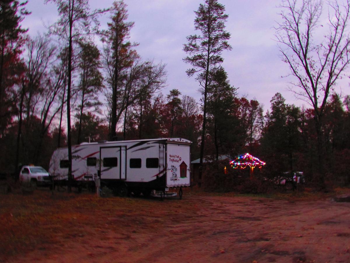 Best Bear Lodge & Campground Irons Buitenkant foto