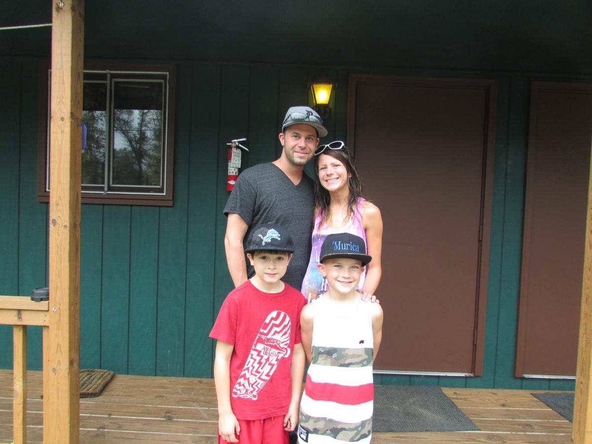 Best Bear Lodge & Campground Irons Buitenkant foto