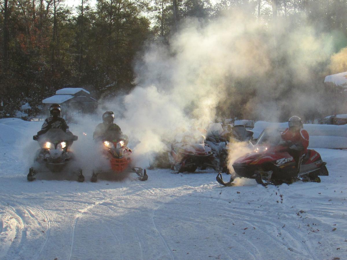Best Bear Lodge & Campground Irons Buitenkant foto